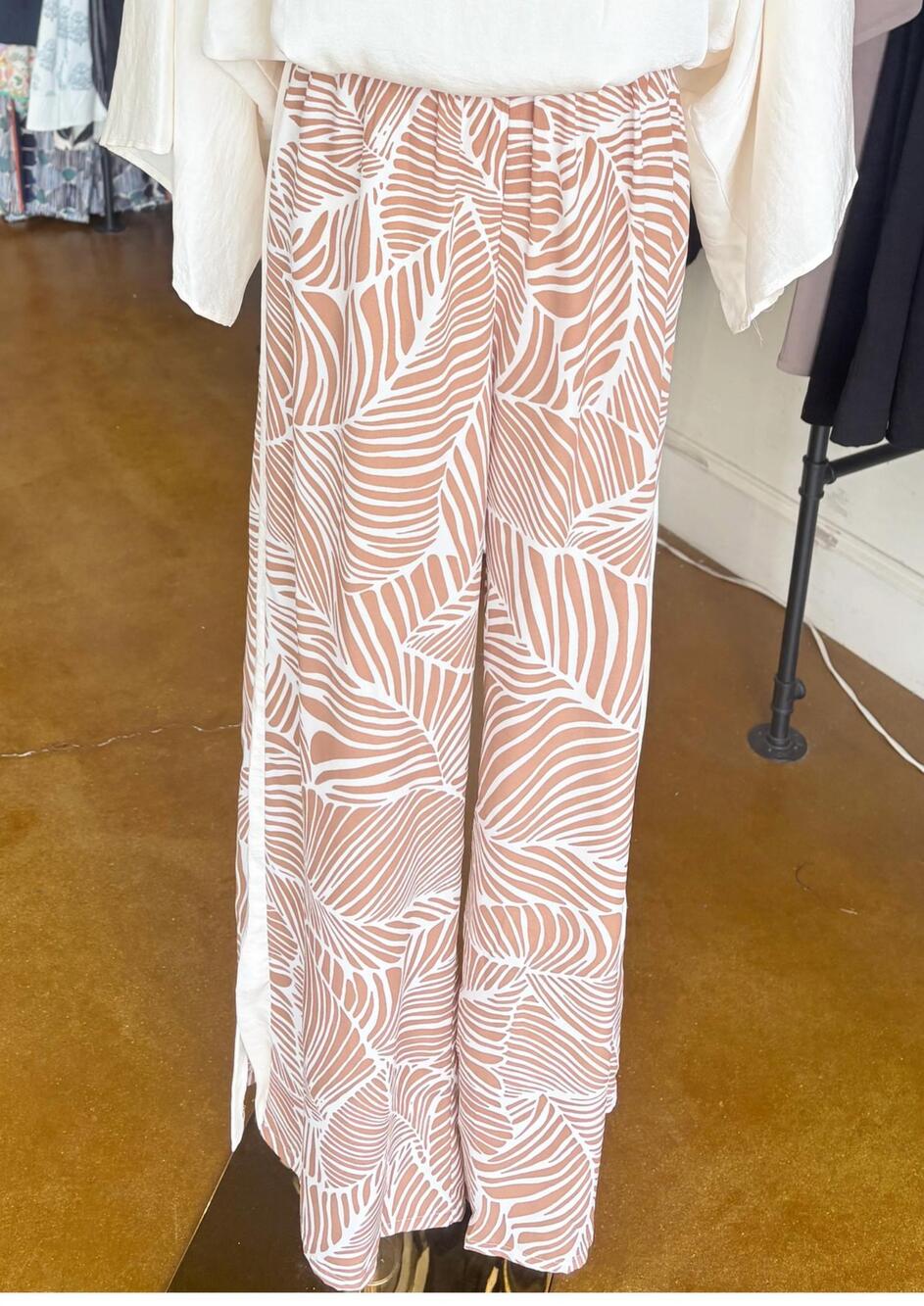 NEW KLD women's logan leaf wide leg pants in terracotta and white botanical prin